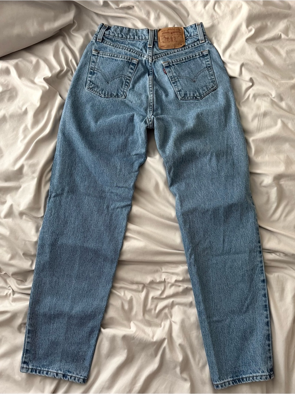 Vintage Levi’s90s Levi’s 560 Loose Fit Straight Leg Medium Wash Distressed Faded